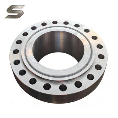 Täppis sepistatud krae